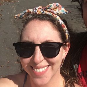 Meet your Posher, Caitlin